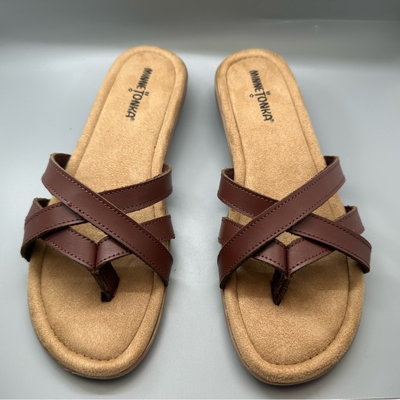 Minnetonka Shoes - Minnetonka Sunny Thong Womens Leather Slip On Thong Sandals Size 9